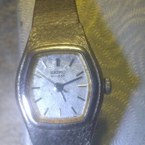 Seiko Quartz Dress Watch Women 2C21-5149 All Silver New Battery Great Shape !!